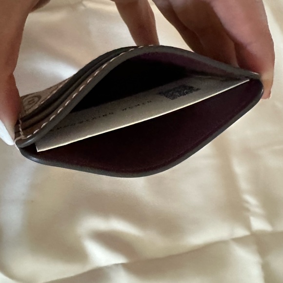 New Tory Burch monogram cardholder tan - Picture 2 of 3